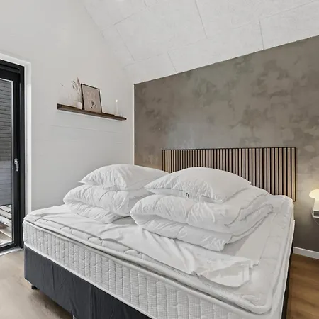 Ved Astrup Vig Med Fjordudsigt *